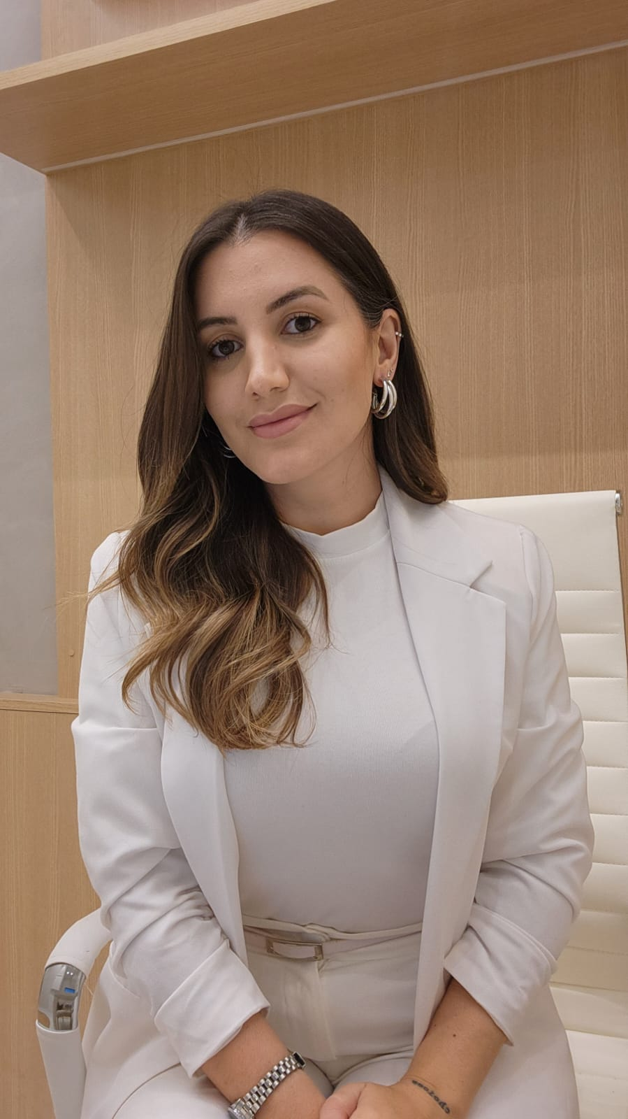 Juliane Iung no ambiente de atendimento
